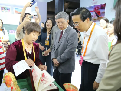 中殘聯領導一行參觀中國國際服務貿易交易會科技助殘展區
